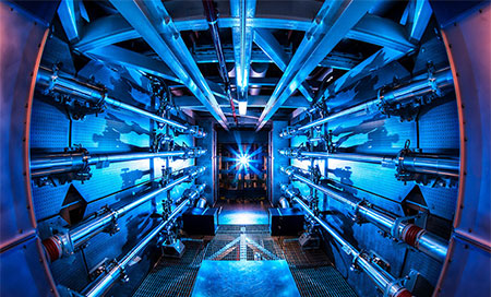 el láser azul Japon prueba el láser más potente del mundo